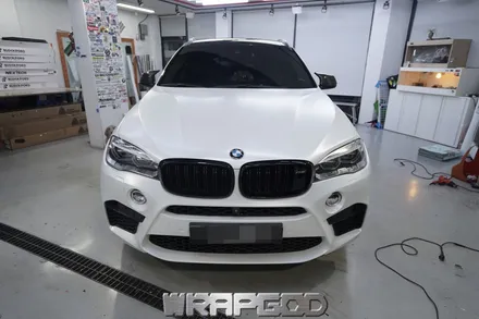 BMW X6 에이버리 사틴 화이트펄 전체 랩핑 재시공, 자동차 풀랩핑 전문점 WRAPGOD / 김포 양촌읍