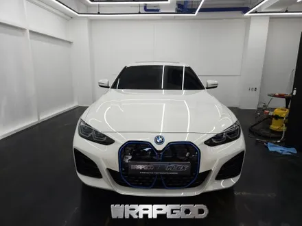 BMW i4 그릴랩핑 부분랩핑 에이버리 유광인텐스블루 / 김포 양촌읍