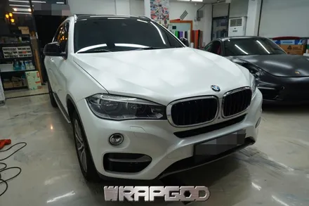 BMW X6 , 에이버리 사틴 화이트 펄 전체 랩핑 시공 / 김포 검단 자동차 래핑 전문점 랩갓 WRAPGOD / 김포 양촌읍