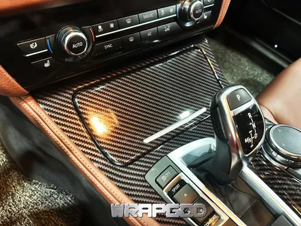 인천 BMW 528i 실내 분위기 카본 랩핑으로 달라졌어요