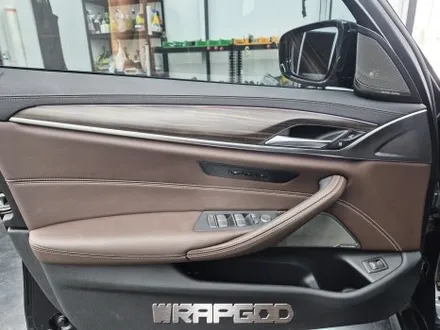 김포 BMW G30 5시리즈  실내랩핑 3M 매트릭스 블랙 시공 / 김포 양촌읍
