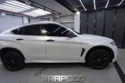 BMW X6 에이버리 사틴 화이트펄 전체 랩핑 재시공, 자동차 풀랩핑 전문점 WRAPGOD / 김포 양촌읍