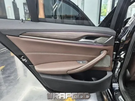 김포 BMW G30 5시리즈  실내랩핑 3M 매트릭스 블랙 시공 / 김포 양촌읍