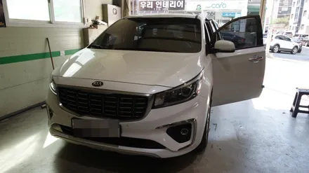 더뉴카니발 천정모니터와 미러링 DMB수신기 장착으로 즐거운 가족여행