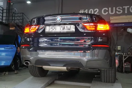 BMW F26 X4 배기튜닝 구조변경 필요없이 즐기는 완벽한 뒤태 연출 순정형 듀얼배기 원형 실버 머플러 팁 장착 / 서울 동작