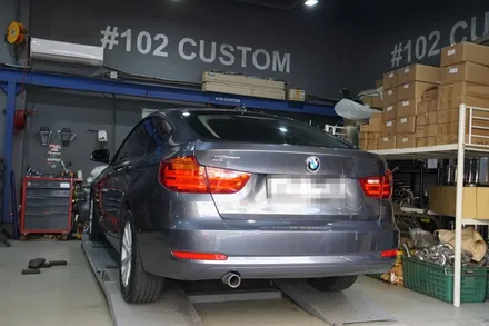 BMW 3GT 배기튜닝 구조변경 필요없는 뒤태 드레스업튜닝 순정형 듀얼배기 , 원형 실버 머플러 팁 적용 / 서울 동작