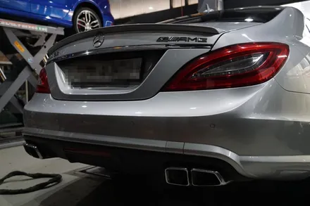 벤츠 W218 CLS63AMG 배기튜닝 고품격 AMG 사운드로 완성하는 중통 소음기 교체 작업 / 서울 동작