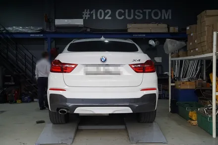 BMW F26 X4 배기 튜닝 구조변경 필요 없는 순정형 듀얼 배기 듀얼 실버 머플러 팁 장착 / 서울 동작