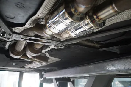 BMW F82 M4 배기튜닝 남다르고 돋보이게 중통 소음기 교체 카본 듀얼 머플러 팁 적용 / 서울 동작