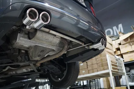 BMW 3GT 배기튜닝 구조변경 필요없는 뒤태 드레스업튜닝 순정형 듀얼배기 , 원형 실버 머플러 팁 적용 / 서울 동작