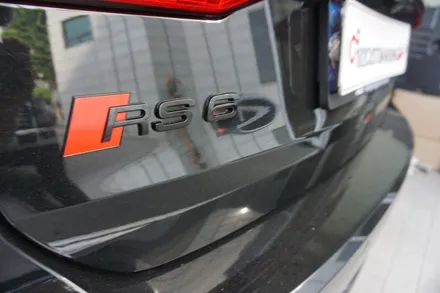 아우디 RS6 아반트 V8 고급스러운 배기음 튜닝 중통 작업이면 충분합니다. / 서울 동작