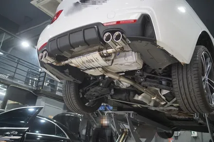 BMW F32 420i 변화와 품격의 완성 배기튜닝 리어 퍼포먼스 디퓨져 이식 ＆ 온오프 가능한 가변시스템 커스텀 중통 앤드 머플러 팁 장착 / 서울 동작
