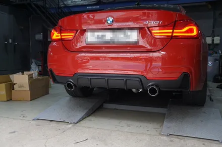 BMW F32 420i 그란쿠페 배기음 튜닝 퍼포먼스 디퓨져 이식 가변배기시스템 커스텀 중통 앤드 카본 머플러 팁 장착 / 서울 동작