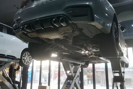 BMW F82 M4 배기튜닝 남다르고 돋보이게 중통 소음기 교체 카본 듀얼 머플러 팁 적용 / 서울 동작