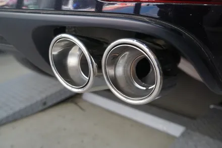 포르쉐 마칸 GTS 배기튜닝 완벽한 퍼포먼스를 자랑하는 커스텀 엔드 듀얼 실버 머플러 팁 장착 / 서울 동작