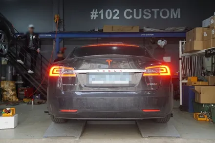 테슬라 모델S P100D 배기튜닝 놀라울만할 영역의 완성! 혁신으로 새로운 가치를 체감하다 쿠바텍 사운드부스터 마세라티 배기음 블루투스 버전 세팅 / 서울 동작