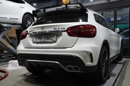 벤츠 GLA45AMG 배기 튜닝 유일무이한 팝콘 사운드로 변신 중통 소음기 교체하기! / 서울 동작