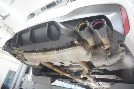 BMW G30 M550i 배기 튜닝 8기통 배기음을 극대화시키는 작업 진행하였습니다. / 서울 동작구