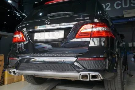 벤츠 ML63AMG 배기음튜닝 1.5배 사운드 증폭 튜닝 중통 소음기 교체 작업 / 서울 동작