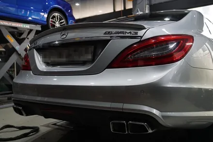 벤츠 W218 CLS63AMG 배기튜닝 고품격 AMG 사운드로 완성하는 중통 소음기 교체 작업 / 서울 동작