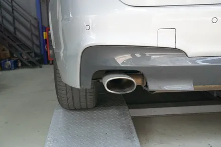BMW F25 X3 완벽한 뒤태 연출 배기튜닝 구조변경 필요없는 순정형 듀얼배기 블랙 사각 머플러 팁 장착 / 서울 동작