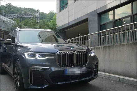 BMW G07 X7 M50i 진짜가 나타났다.. 이게 진짜 찐 팝콘 배기음이지... / 서울 동작