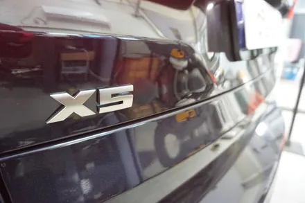 BMW X5 M50i 배기 튜닝 사운드 아주 중후합니다!  2-30% 배기 사운드가 증폭되는 중통 보펜 모듈 작업기 / 서울 동작구