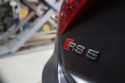 아우디 RS5 배기튜닝 강렬함으로 뇌리에 박히는 사운드 세팅 1.5배 증폭 중통 소음기 교체 작업 / 서울 동작