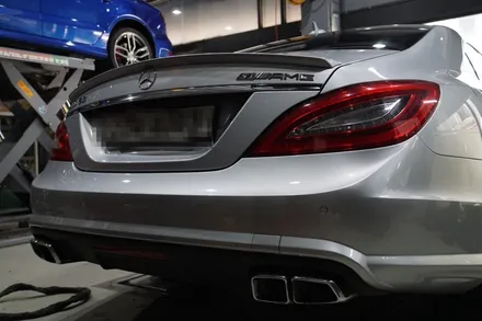 벤츠 W218 CLS63AMG 배기튜닝 고품격 AMG 사운드로 완성하는 중통 소음기 교체 작업 / 서울 동작