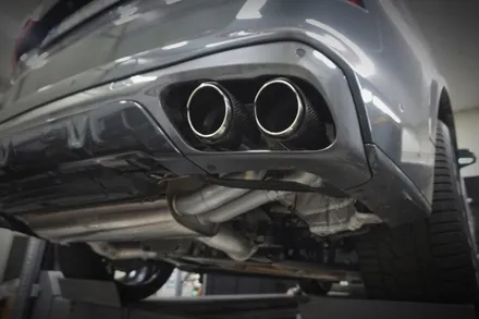 BMW X5 M50i 웅장한 배기음 튜닝 구조변경 면제 준비엘 브릴란테 리얼 카본 머플러 팁 장착 / 서울 동작