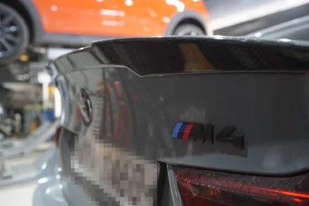 BMW F82 M4 배기튜닝 남다르고 돋보이게 중통 소음기 교체 카본 듀얼 머플러 팁 적용 / 서울 동작