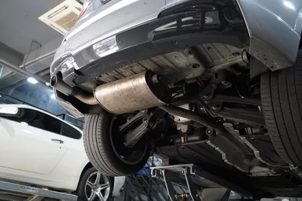 BMW F25 X3 완벽한 뒤태 연출 배기튜닝 구조변경 필요없는 순정형 듀얼배기 블랙 사각 머플러 팁 장착 / 서울 동작