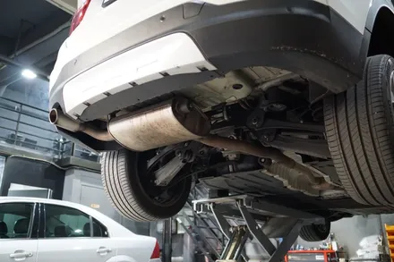 BMW F26 X4 배기 튜닝 구조변경 필요 없이 멋스러운 뒤태를 연출하는 순정형 듀얼 배기 듀얼 실버 머플러 팁 장착 / 서울 동작