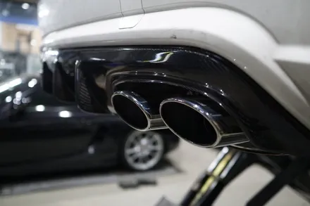 벤츠 SLK200 다시 태어나는 튜닝! 카본 디퓨져 이식 온/오프 가능한 가변 배기 튜닝 작업 / 서울 동작