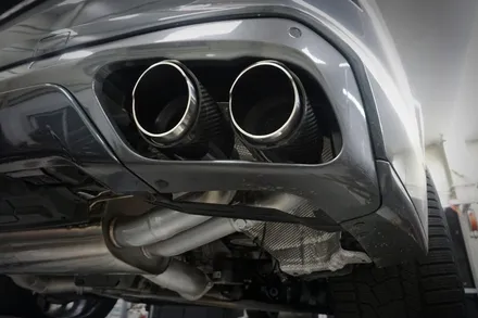 BMW X5 M50i 웅장한 배기음 튜닝 구조변경 면제 준비엘 브릴란테 리얼 카본 머플러 팁 장착 / 서울 동작