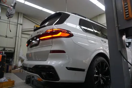 신형 BMW X7 M60i 웅장한 배기음 중통 작업 역시 102커스텀입니다! / 서울 동작