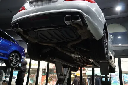 벤츠 W218 CLS63AMG 배기튜닝 고품격 AMG 사운드로 완성하는 중통 소음기 교체 작업 / 서울 동작