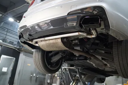 BMW F25 X3 완벽한 뒤태 연출 배기튜닝 구조변경 필요없는 순정형 듀얼배기 블랙 사각 머플러 팁 장착 / 서울 동작