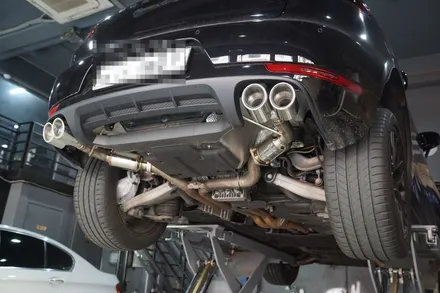 포르쉐 마칸 GTS 배기튜닝 완벽한 퍼포먼스를 자랑하는 커스텀 엔드 듀얼 실버 머플러 팁 장착 / 서울 동작