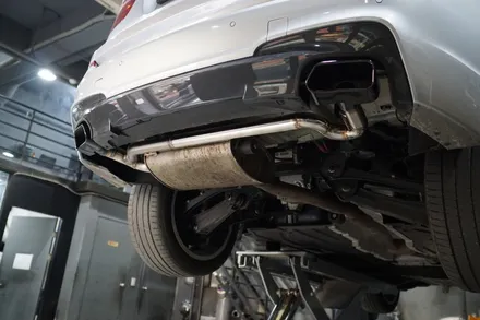BMW F25 X3 완벽한 뒤태 연출 배기튜닝 구조변경 필요없는 순정형 듀얼배기 블랙 사각 머플러 팁 장착 / 서울 동작