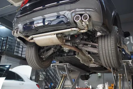BMW F26 X4 배기튜닝 구조변경 필요없이 즐기는 완벽한 뒤태 연출 순정형 듀얼배기 원형 실버 머플러 팁 장착 / 서울 동작