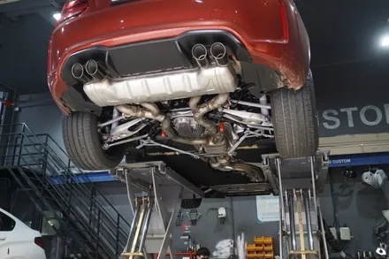 BMW F87 M2컴페티션 배기튜닝 파워풀한 사운드 세팅 중통 소음기교체 작업 / 서울 동작
