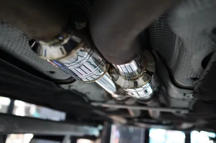 벤츠 W218 CLS63AMG 배기튜닝 고품격 AMG 사운드로 완성하는 중통 소음기 교체 작업 / 서울 동작