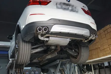 BMW F26 X4 배기 튜닝 구조변경 필요 없이 멋스러운 뒤태를 연출하는 순정형 듀얼 배기 듀얼 실버 머플러 팁 장착 / 서울 동작