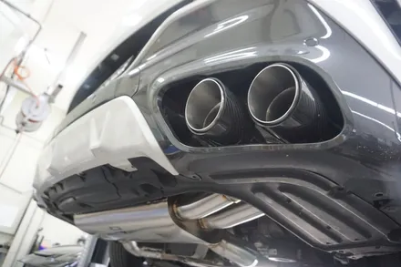 BMW X6 M50i 배기 튜닝 브릴란테 가변 배기 ＆ 카본 머플러 팁 작업을 완료하였습니다. / 서울 동작구