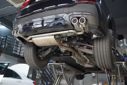 BMW F26 X4 배기튜닝 구조변경 필요없이 즐기는 완벽한 뒤태 연출 순정형 듀얼배기 원형 실버 머플러 팁 장착 / 서울 동작