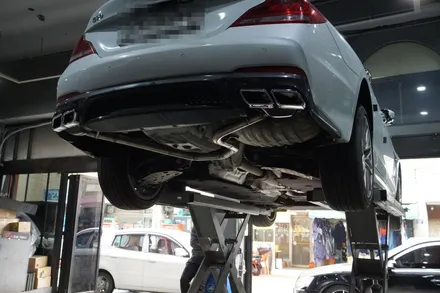 제네시스 G70 2.0T 배기 튜닝 구조변경 필요없는 순정형 듀얼 배기 AMG 스타일 사각 머플러 팁 장착 / 서울 동작