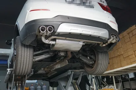 BMW F26 X4 배기 튜닝 구조변경 필요 없이 멋스러운 뒤태를 연출하는 순정형 듀얼 배기 듀얼 실버 머플러 팁 장착 / 서울 동작