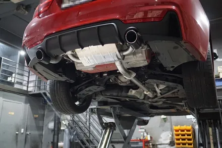 BMW F32 420i 그란쿠페 배기음 튜닝 퍼포먼스 디퓨져 이식 가변배기시스템 커스텀 중통 앤드 카본 머플러 팁 장착 / 서울 동작