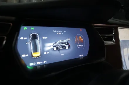 테슬라 모델S P100D 배기튜닝 놀라울만할 영역의 완성! 혁신으로 새로운 가치를 체감하다 쿠바텍 사운드부스터 마세라티 배기음 블루투스 버전 세팅 / 서울 동작